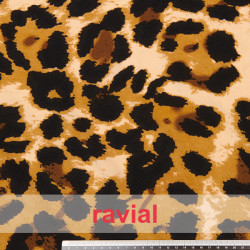 Tejido de crespón con elastano. Estampado animal-print.