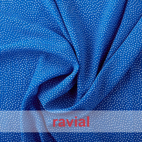 NATASHA. Tissu crêpe avec beaucoup de tombé, parfait pour robes de flamenco. Imprimé à pois fins petits de 0,20 cm.