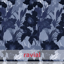 Tejido techno-peach bi-elástico suave. Estampado de flores.