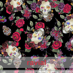 Tejido de punto con estampado de rosas y calaveras.