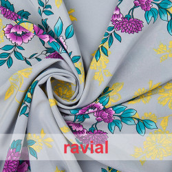 NATASHA. Tissu crêpe avec beaucoup de tombé, idéal pour les robes de flamenco. Motif floral.