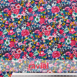 Tejido de algodón con estampado de florecitas.