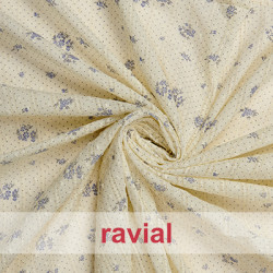 PLUMETI MILA ESTP. Tejido de plumeti con rayas de vainica. Estampado de flores.