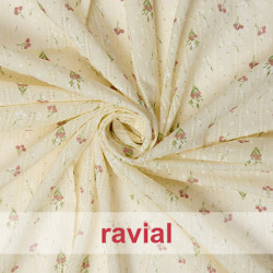 PLUMETI MILA ESTP. Tejido de plumeti con rayas de vainica. Estampado de flores.