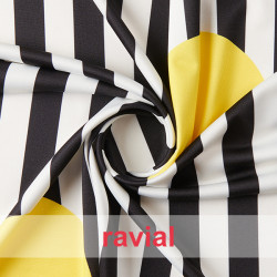Tejido de punto con estampado de rayas de 2 cm y lunares de 12 cm.