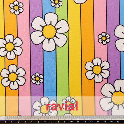 Tejido de punto con estampado rayas y flores.