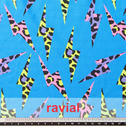 Tejido de punto con estampado de rayos con dibujo leopardo.
