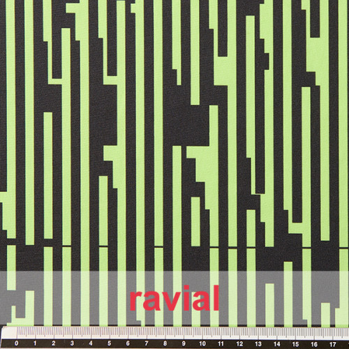 Tejido de punto con estampado de rayas cortadas.