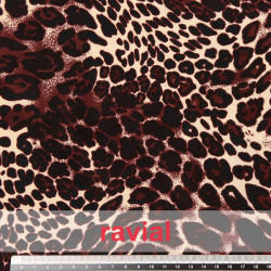 Tejido de poliéster con estampado animal print.