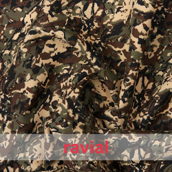 Tejido de poliéster con estampado militar.