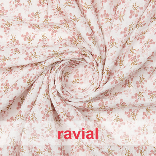 BABU. Tejido de bambula con estampado de flores.